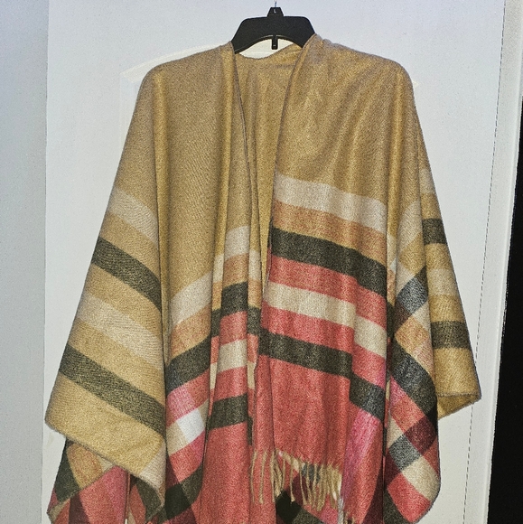 Francesca's Lightweight poncho cardigan - Picture 2 of 4